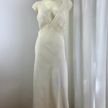 1940'S Bias-Cut Negligee Lingerie - Creamy White Rayon - Deep V Front & Back - Lace Details - Women's  Small to Medium 