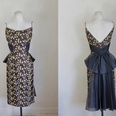 Vintage 1960s Embroidery Wiggle Dress with a bow back / size XXS-XS 
