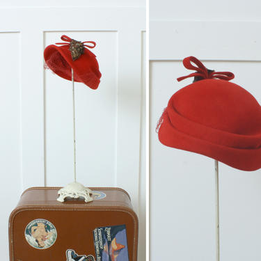 vintage 1950s tilt hat • red mohair hat with veil &amp; bird feather accent 