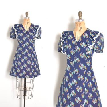 Vintage 1970s Dress / 70s Printed Cotton Ruffled Mini Dress / Blue ( XS extra small ) 
