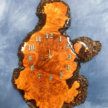 Beautiful 17&amp;quot;x 12&amp;quot; Vintage Burl Wood Slab Clock, Kitsch Shellac Mid Century 1970s Lacquered Live Edge 