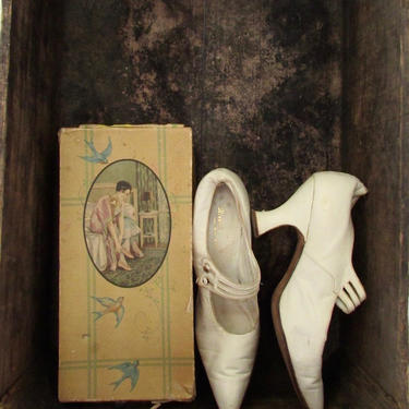 MARY JANE Vintage 20s Shoes with Box | 1920s Antique White Leather Bloom&#39;s Spool Heels | Art Deco Gatsby Flapper Wedding Bridal | Size 6 - 7 by lovestreetsf