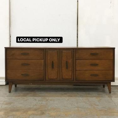 LOCAL PICKUP ONLY ———— Vintage mcm Dresser 