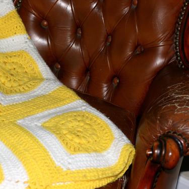 vintage afghan yellow and white acrylic/granny square afghan throw 