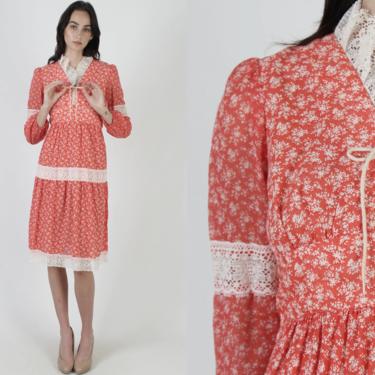 Vintage 70s White Red Calico Dress / Tiny Floral Dress Corset Tie Chest / Empire Bodice Mini Picnic Dress 