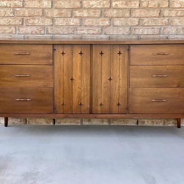 Broyhill Saga Mid Century Modern Walnut 9-Drawer Triple Dresser 