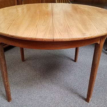 Item P3141 Vintage Nathan Round Teak Dining Table W Butterfly