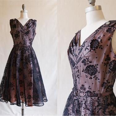 Vintage 50s Flocked Velvet Glitter New Look Dress/ 1950s Black Pink Sleeveless Gown with Belt/ Size Medium 30 