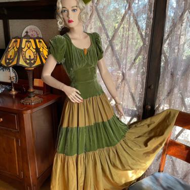 Vintage 1940s Green Velvet Gown with Hat - XS 