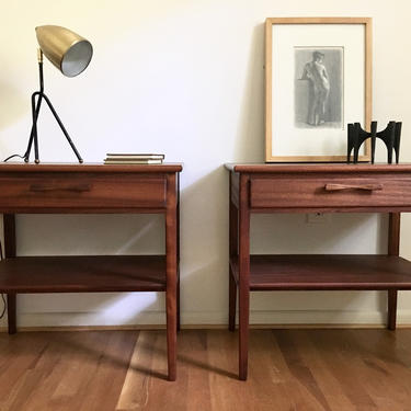 Sleek Carved Pulls Nightstands Pair Vintage Mid Century Bedside Table Walnut Nelson Nakashima Style Wormley 