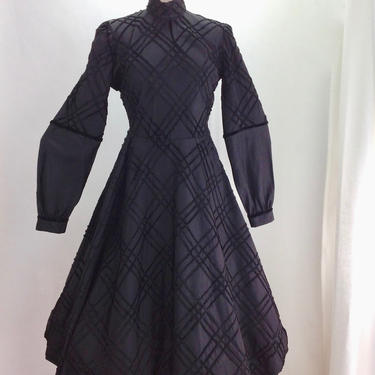 1950's Cocktail Dress / Black Taffeta with Raised Velvet Cording / Nipped Waist with Full Skirt / Old Hollywood / Size Medium 