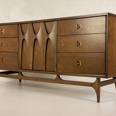 Broyhill Brasilia Walnut Triple Dresser by Broyhill Premier, Circa 1960s - *Please see notes on shipping before you purchase. 