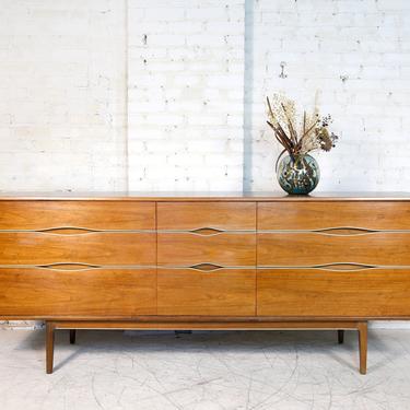 Vintage MCM 9 drawer dresser with brass inlay details by Croydon Furniture mfg | Free delivery in NYC and Hudson Valley areas 