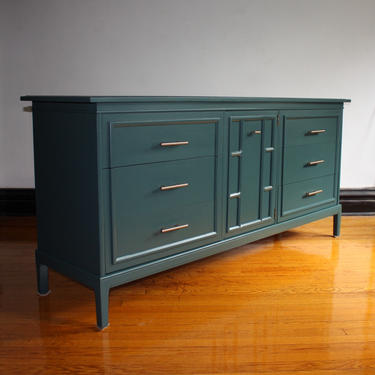 Hunter Green Mid Century Credenza//Vintage Modern Media Console//Painted TV Stand//Refinished Sideboard/Buffet/Dresser 