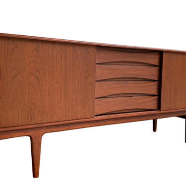 LONG + SIMPLE Mid Century Modern styled CREDENZA / Media Stand / Sideboard 
