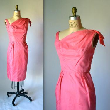50s 60s Vintage Pink Shift Dress Size Medium in Silk Wiggle Dress// Pink Vintage Bridesmaid Dress Size Small Medium 
