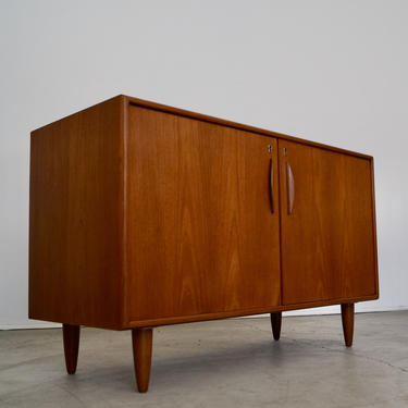 Gorgeous 1950's Danish Modern Credenza Sideboard Cabinet in Teak - Professionally Refinished! 