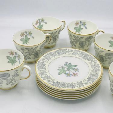 Vintage 12 PC Wedgwood WILDFLOWER Tea Cup and  Saucer- Bread plates - Excellent Condition - 1960's 