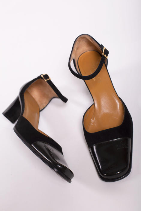 GUCCI Black Suede and Patent Leather Square Toe Mary Jane Pumps with Embossed Logo size 7.5 Tom Ford Minimal Strappy Heels 