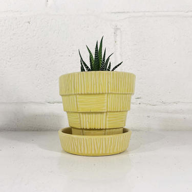 Vintage McCoy Basketweave Butter Yellow Planter Minimal Brush Attached Saucer Mid-Century Pottery Pot Mid Century Modern USA 1950s 50s MCM 