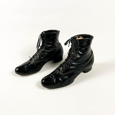 Victorian Antique Black Leather Boots / Booties / Lace Up / Size 8 / Vintage Boots / Edwardian / Ankle Boots / Granny / Witch / 