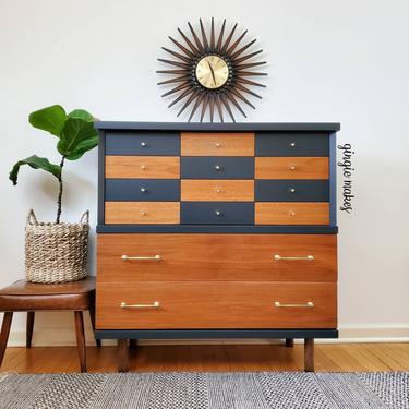Mid-century Modern Chest of Drawers 