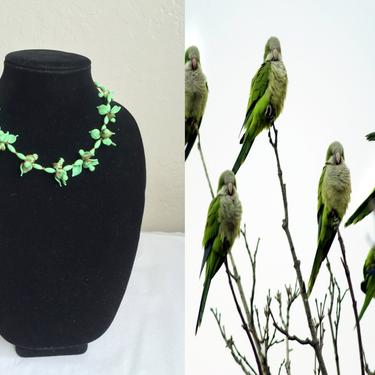 High Up in the Trees - Vintage 1950s 1960s Green Parakeet &amp; Leaf Glass Necklace Choker 