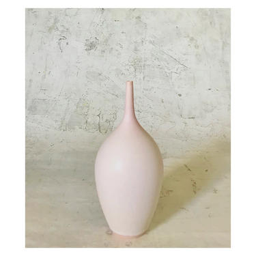 SHIPS NOW- one light pink teardrop shaped bottle vase by Sara Paloma Pottery. pale pink rose flesh bud vase pastel ceramic decor 