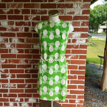 Vintage 60s Green Pineapple Print Mod Dress w/Plastic Chain Belt & Pockets 
