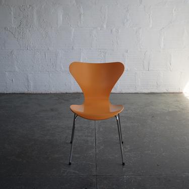 Arne Jacobsen Series 7 Chair in Orange