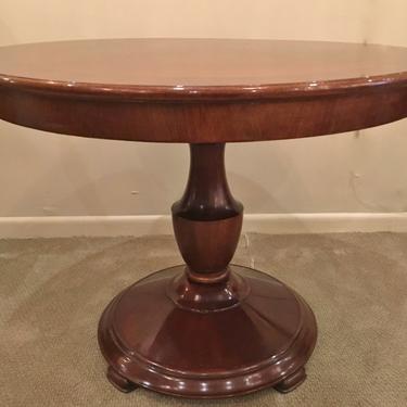 Pedestal table round with banded mahogany top c.1930's 