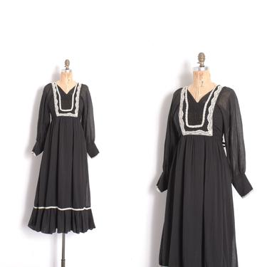 Vintage 1970s Dress / 70s Cotton Peasant Maxi Dress / Black ( small S ) 
