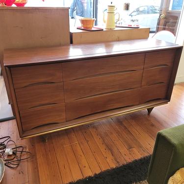 Kent Coffey Elegante 9-drawer Dresser | Vintage MC - Frederick, MD | ATTIC Kent Coffey Elegante 9-drawer Dresser | Vintage MC - Frederick, MD | ATTIC