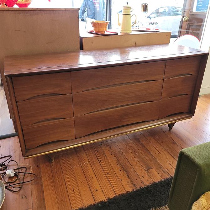 Kent Coffey Elegante 9 Drawer Dresser, Vintage 9 Drawer Teak Dresser