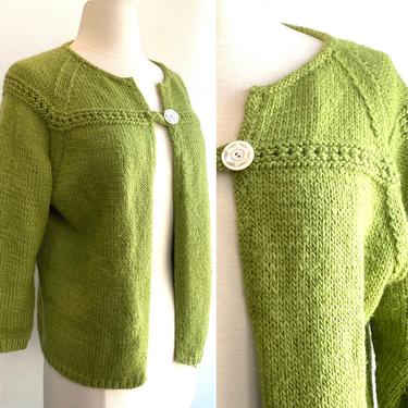 Sweet Vintage 50s HAND KNIT Cardigan Sweater / Carved Shell Button Detail 