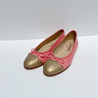 CHANEL Coral &amp; Gold Leather CC Captoe Ballet Flats