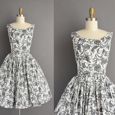1950s vintage dress | Beautiful Gray & Gold Paisley Print Full Skirt Cotton Summer Dress | XS Small | 50s dress 