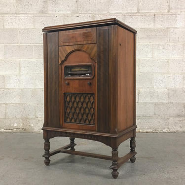 LOCAL PICKUP ONLY ————— Antique Rca Victor Phonograph Cabinet 
