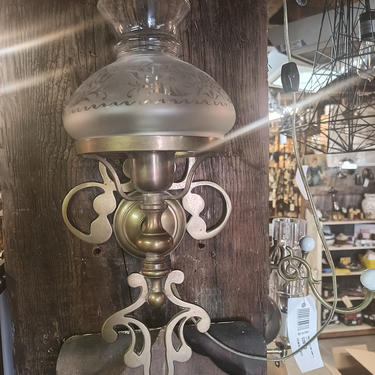 Cute little Vintage Sconce w/glass shade