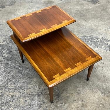 Lane Acclaim Mid-Century Modern Walnut 2-Tier End Table / Nightstand 