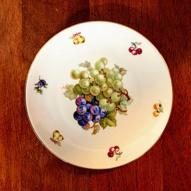 Vintage Schumann Arzberg Bavaria China Fruits 7 1/2” Plate Grapes Double Cherry Rim 