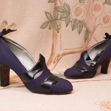 1930s Shoes - Size 4 1/2 M US - Fabulous Witchy Early 30s Navy Canvas and Black Patent Leather Pumps with Laced Heels 