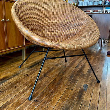 Vintage Wicker Saucer Chair w\/ Iron frame