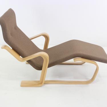 The “Long Chair” Bentwood Lounge Designed by Marcel Breuer
