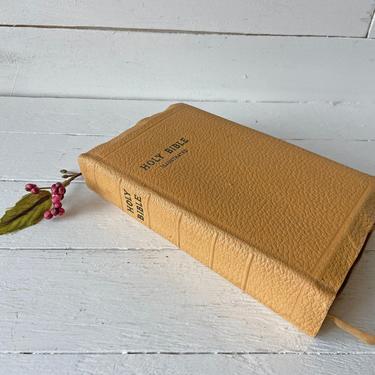 Vintage 1940 Beige Holy Bile With Illustrated Pages // Antique Religious Decor, Bible For Bookshelf, Vintage White Bible // Perfect Gift 