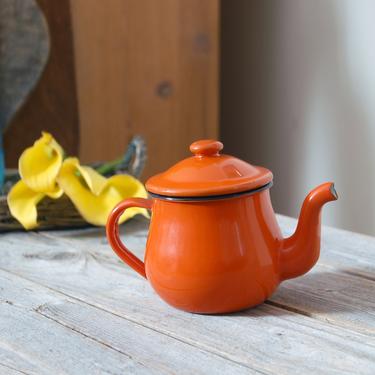Orange enamelware tea pot / two cup vintage enamelware teapot / enamel coffee kettle / rustic cottage decor / farmhouse kitchenware 