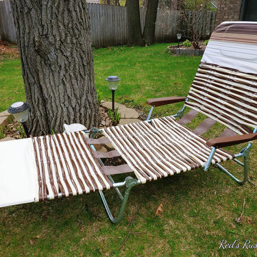 Vintage Power Brand Tube Brown and White  Plastic Straw Folding Garden/Lawn Lounge Chair 