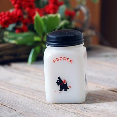 Vintage milk glass pepper shaker / Tipp City Scotty dog pepper shaker / vintage salt & pepper shaker / white farmhouse decor / retro kitchen 