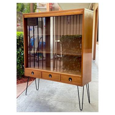 (AVAILABLE) Vintage Mid Century Modern Walnut Hairpin Display Cabinet