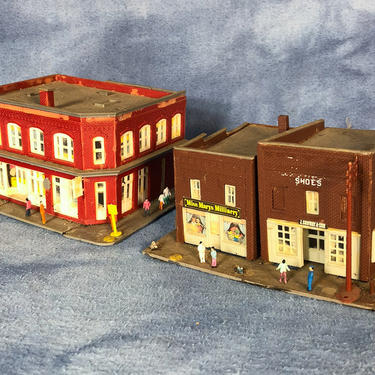 Vintage Lot of Small Town Buildings Stores Apartments with Figures, N Scale 
